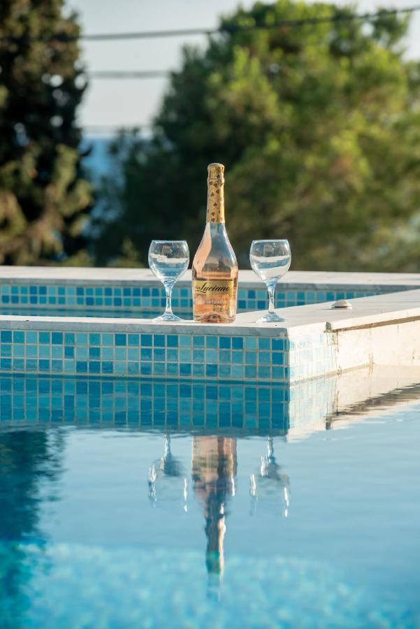 Villa Costamare - Enjoy Lazy Days On The Private Pool-Jacuzzi Pefki  Экстерьер фото