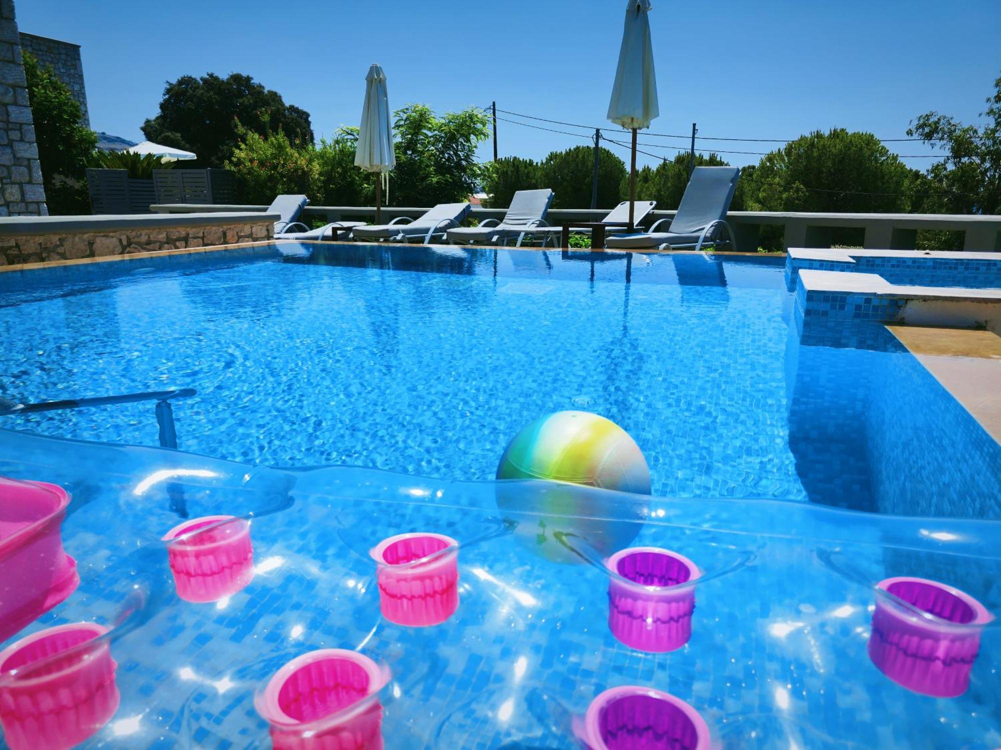 Villa Costamare - Enjoy Lazy Days On The Private Pool-Jacuzzi Pefki  Экстерьер фото